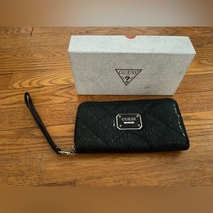 Guess Wristlet